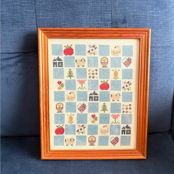 Cottagecore crosstitch in vintage frame - Picture 1 of 5